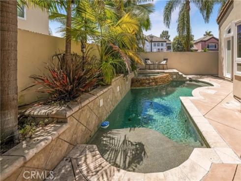 19076  Stonehurst  , Huntington Beach, CA
