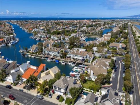 16068  Bonaire  , Huntington Beach, CA