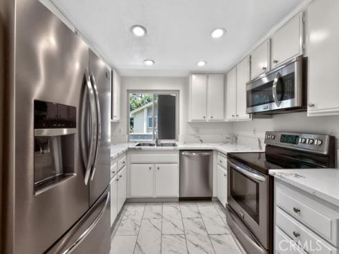 8633  Portola  18F  Court, Huntington Beach, CA