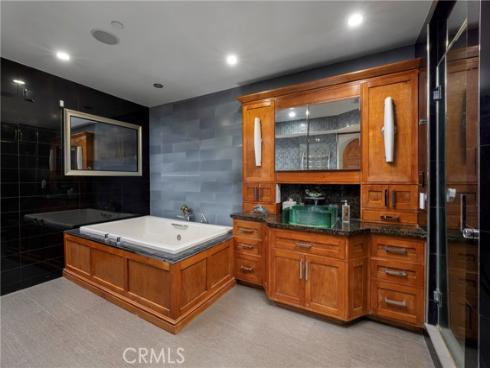 16255  Pacific  203  Circle, Huntington Beach, CA