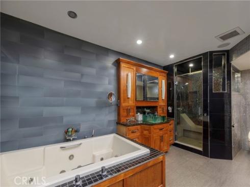 16255  Pacific  203  Circle, Huntington Beach, CA