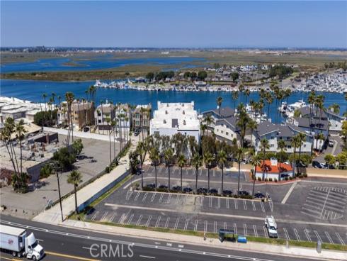 16255  Pacific  203  Circle, Huntington Beach, CA