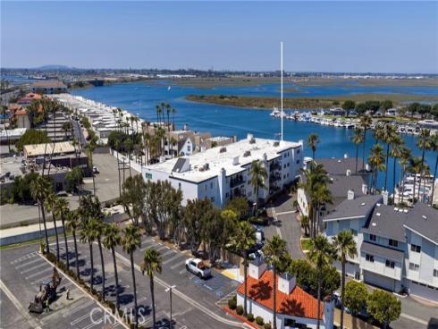 16255  Pacific  203  Circle, Huntington Beach, CA