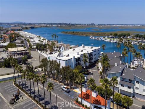 16255  Pacific  203  Circle, Huntington Beach, CA