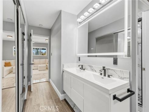 16842  Lucia  , Huntington Beach, CA