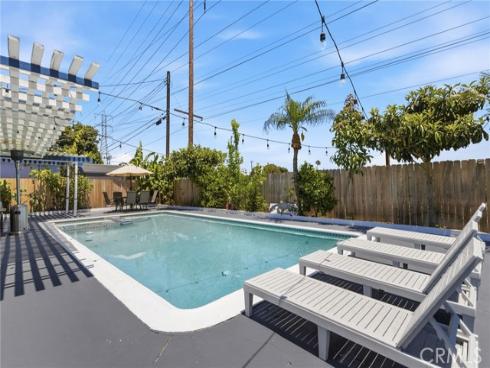 16842  Lucia  , Huntington Beach, CA