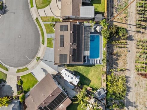 16842  Lucia  , Huntington Beach, CA