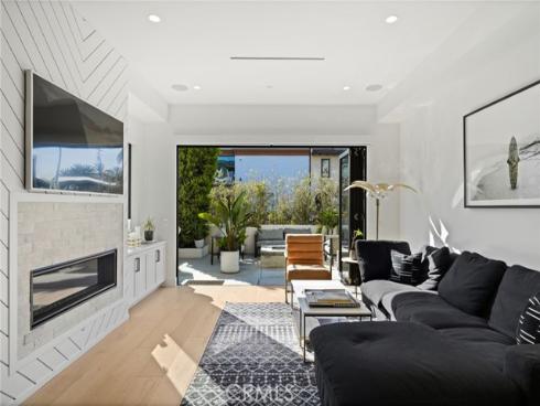 306  3rd   Street, Huntington Beach, CA