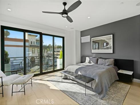 306  3rd   Street, Huntington Beach, CA