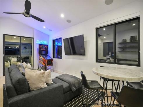 306  3rd   Street, Huntington Beach, CA
