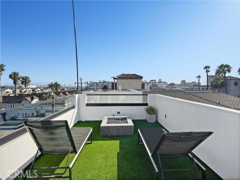 306  3rd   Street, Huntington Beach, CA