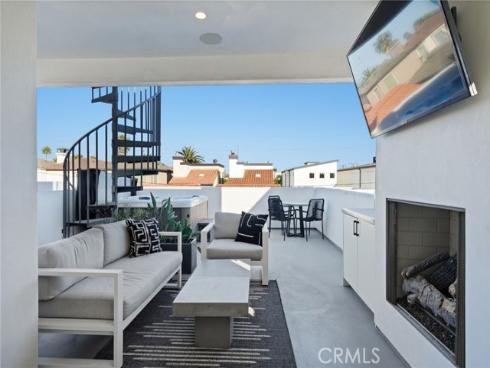 306  3rd   Street, Huntington Beach, CA