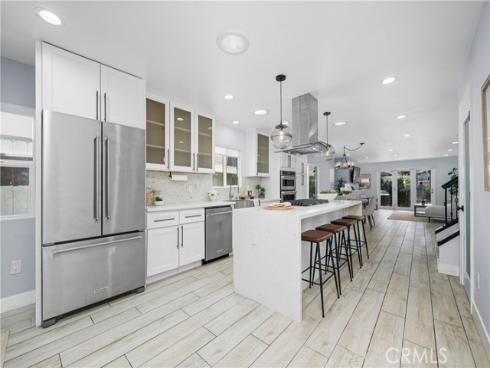 215 Knoxville Avenue, Huntington Beach, CA