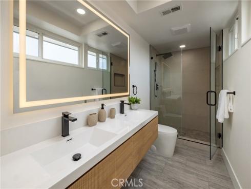 3834  Mistral  , Huntington Beach, CA