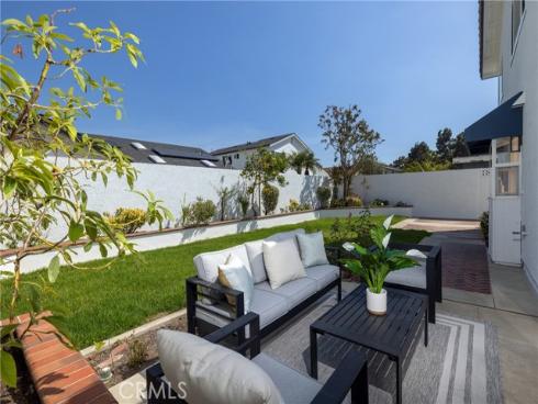 3834  Mistral  , Huntington Beach, CA