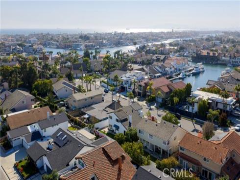 3834  Mistral  , Huntington Beach, CA