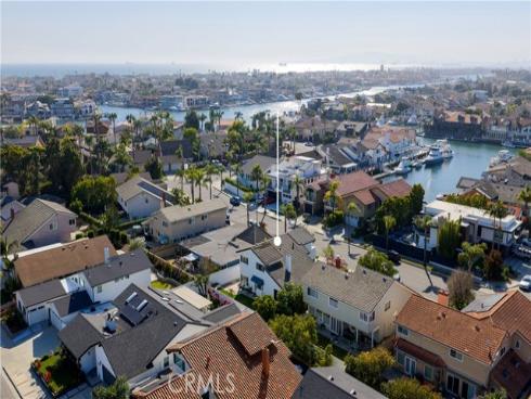 3834  Mistral  , Huntington Beach, CA