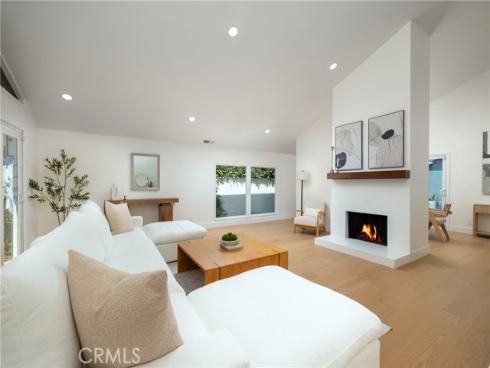 3834  Mistral  , Huntington Beach, CA