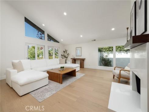 3834  Mistral  , Huntington Beach, CA