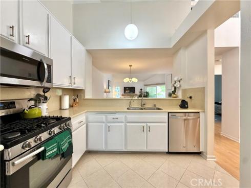 7402 Yellowtail Drive #204 204 Drive, Huntington Beach, CA