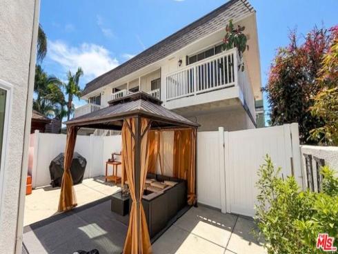 218 Indianapolis Avenue, Huntington Beach, CA