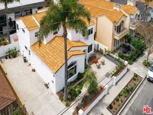 218  Indianapolis   Avenue, Huntington Beach, CA