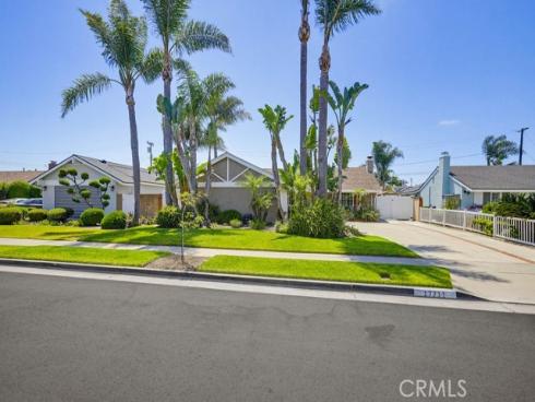 17711 Edwards , Huntington Beach, CA