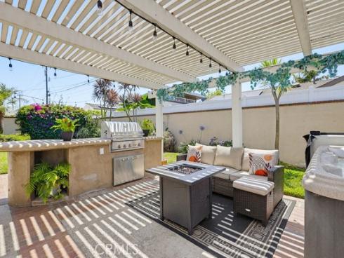 17711 Edwards , Huntington Beach, CA