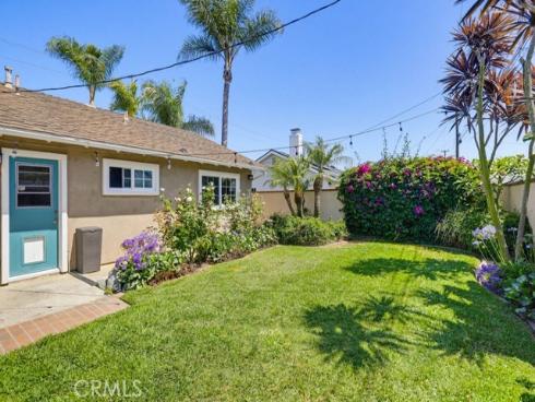 17711 Edwards , Huntington Beach, CA