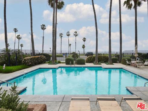 1200 Pacific Coast 305 Highway, Huntington Beach, CA