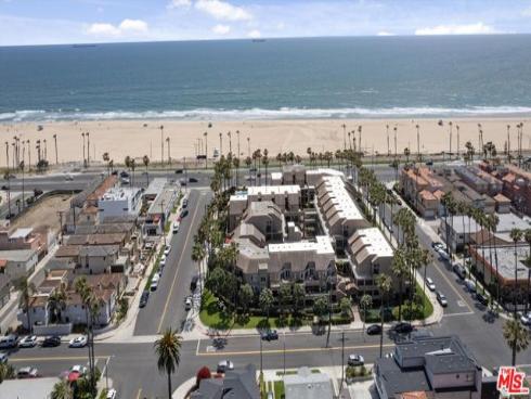 1200 Pacific Coast 305 Highway, Huntington Beach, CA