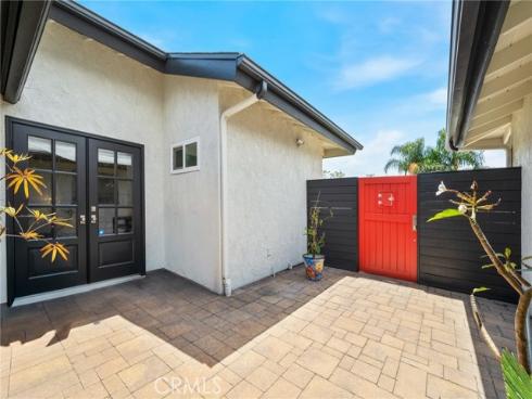 5471 Meadowlark Drive, Huntington Beach, CA