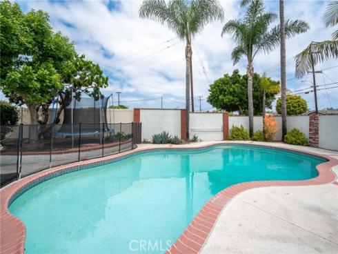 5471 Meadowlark Drive, Huntington Beach, CA