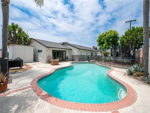5471 Meadowlark Drive, Huntington Beach, CA