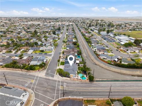5471 Meadowlark Drive, Huntington Beach, CA
