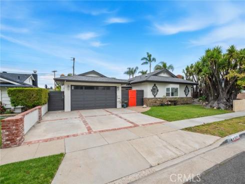 5471 Meadowlark Drive, Huntington Beach, CA