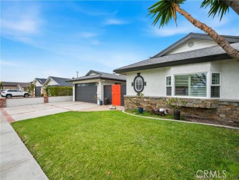 5471 Meadowlark Drive, Huntington Beach, CA