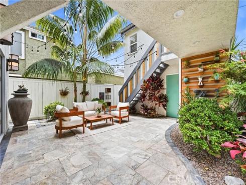 613 9th , Huntington Beach, CA