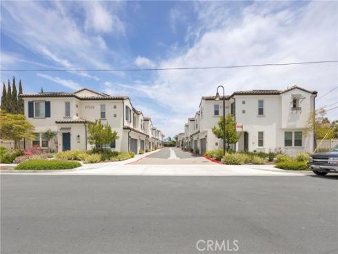 17544 Cameron 102 , Huntington Beach, CA