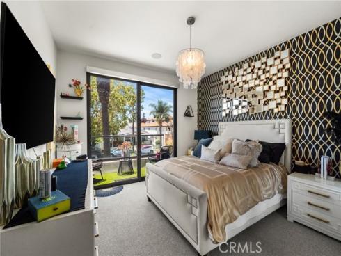 404 10th Street, Huntington Beach, CA