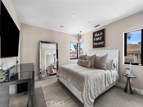 404 10th Street, Huntington Beach, CA
