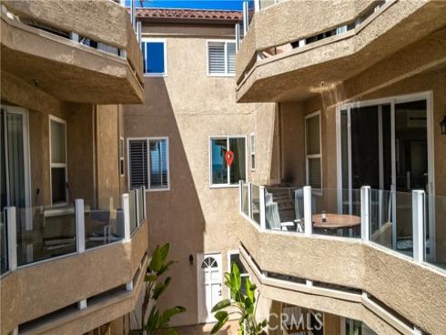 2000  Pacific Coast  203  Highway, Huntington Beach, CA