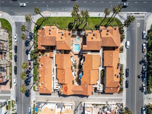 2000  Pacific Coast  203  Highway, Huntington Beach, CA