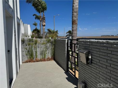 3981  Warner   Avenue, Huntington Beach, CA