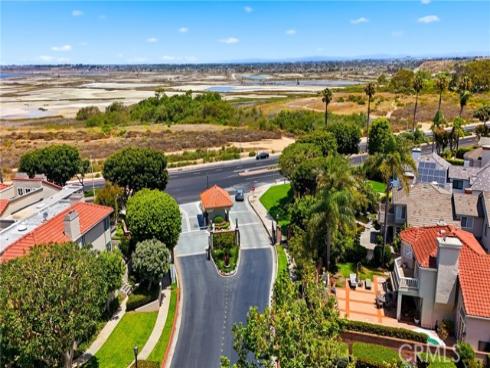 19239 Meadowood Cir , Huntington Beach, CA