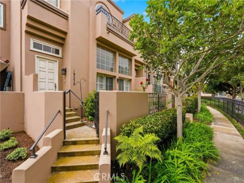 19239 Meadowood Cir , Huntington Beach, CA