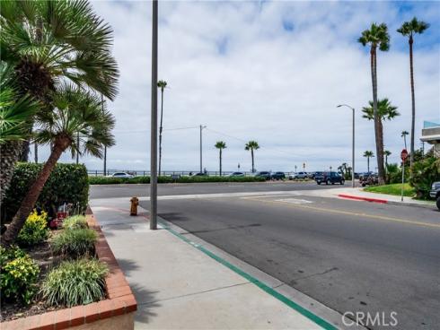 2000 Pacific Coast Hwy 108 , Huntington Beach, CA