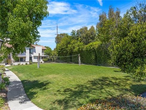 21372 Brookhurst , Huntington Beach, CA