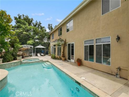18682  Jockey   Circle, Huntington Beach, CA