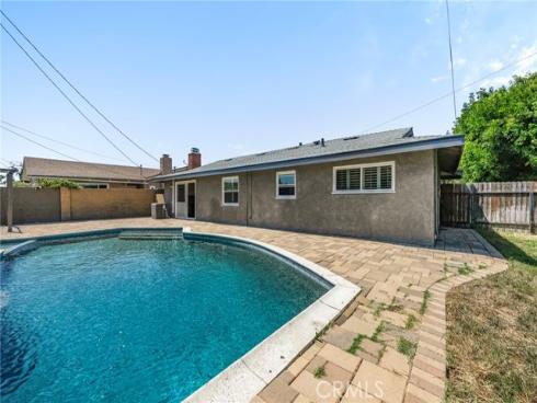 5972 Meadowlark Drive, Huntington Beach, CA